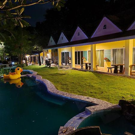 Phutawan Resort Chai Badan Exterior photo