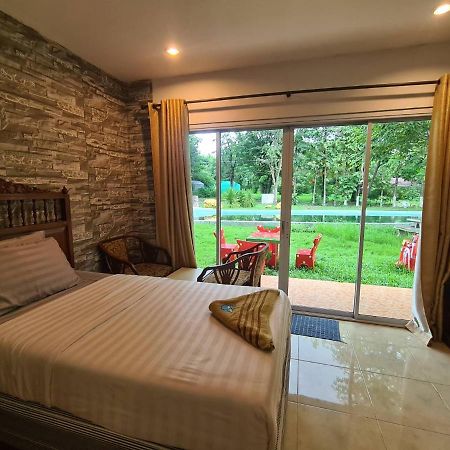 Phutawan Resort Chai Badan Exterior photo