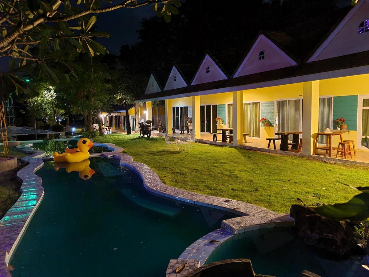 Phutawan Resort Chai Badan Exterior photo