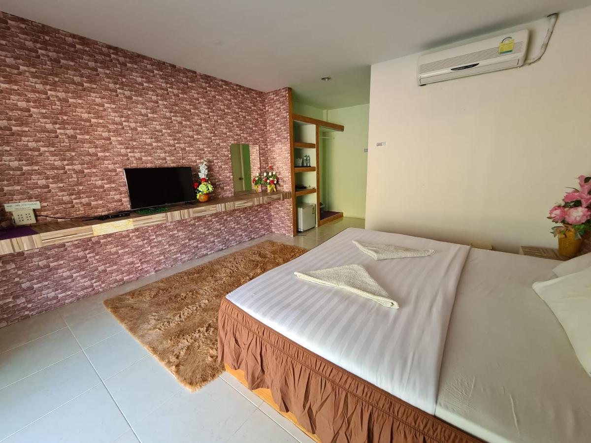 Phutawan Resort Chai Badan Exterior photo
