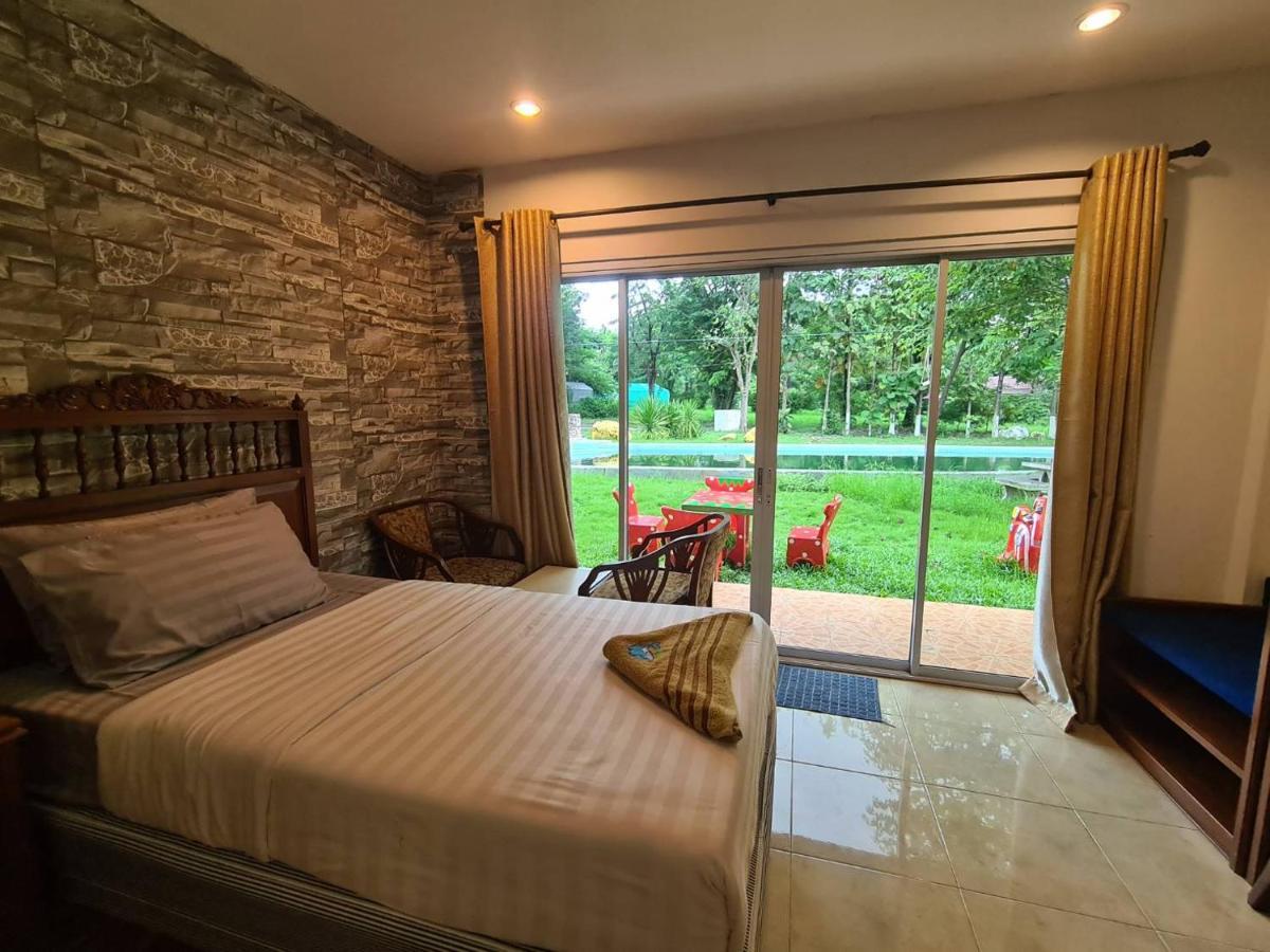 Phutawan Resort Chai Badan Exterior photo