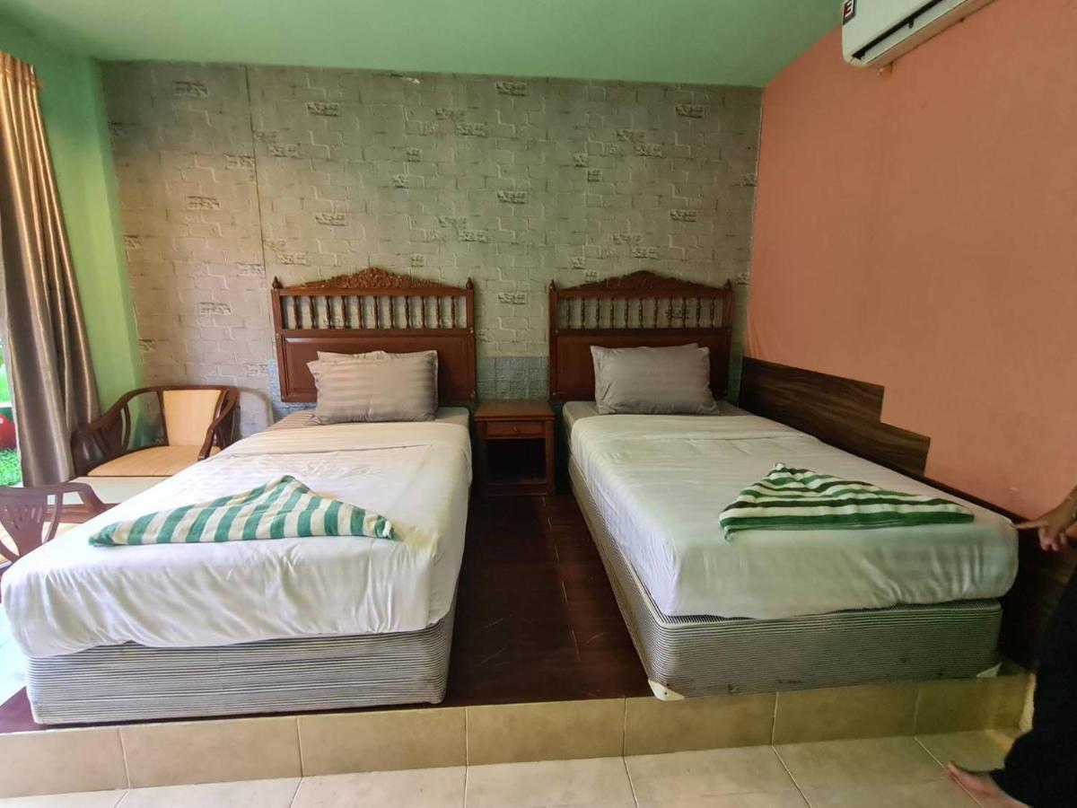 Phutawan Resort Chai Badan Exterior photo