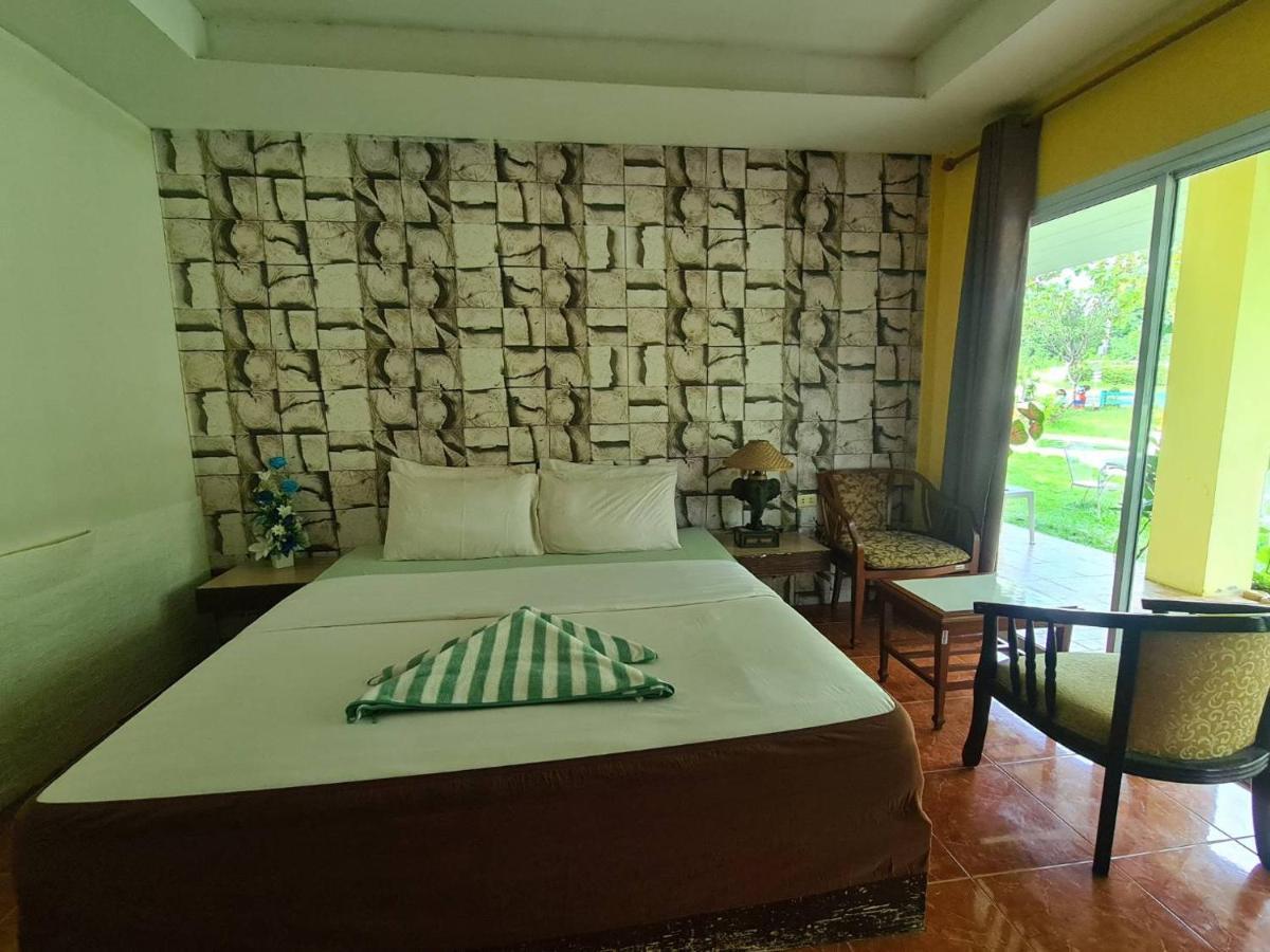 Phutawan Resort Chai Badan Exterior photo
