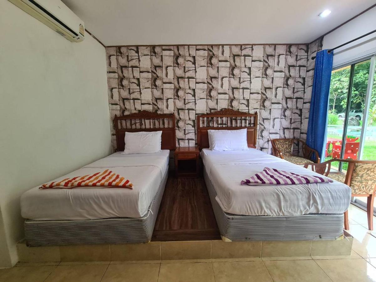 Phutawan Resort Chai Badan Exterior photo