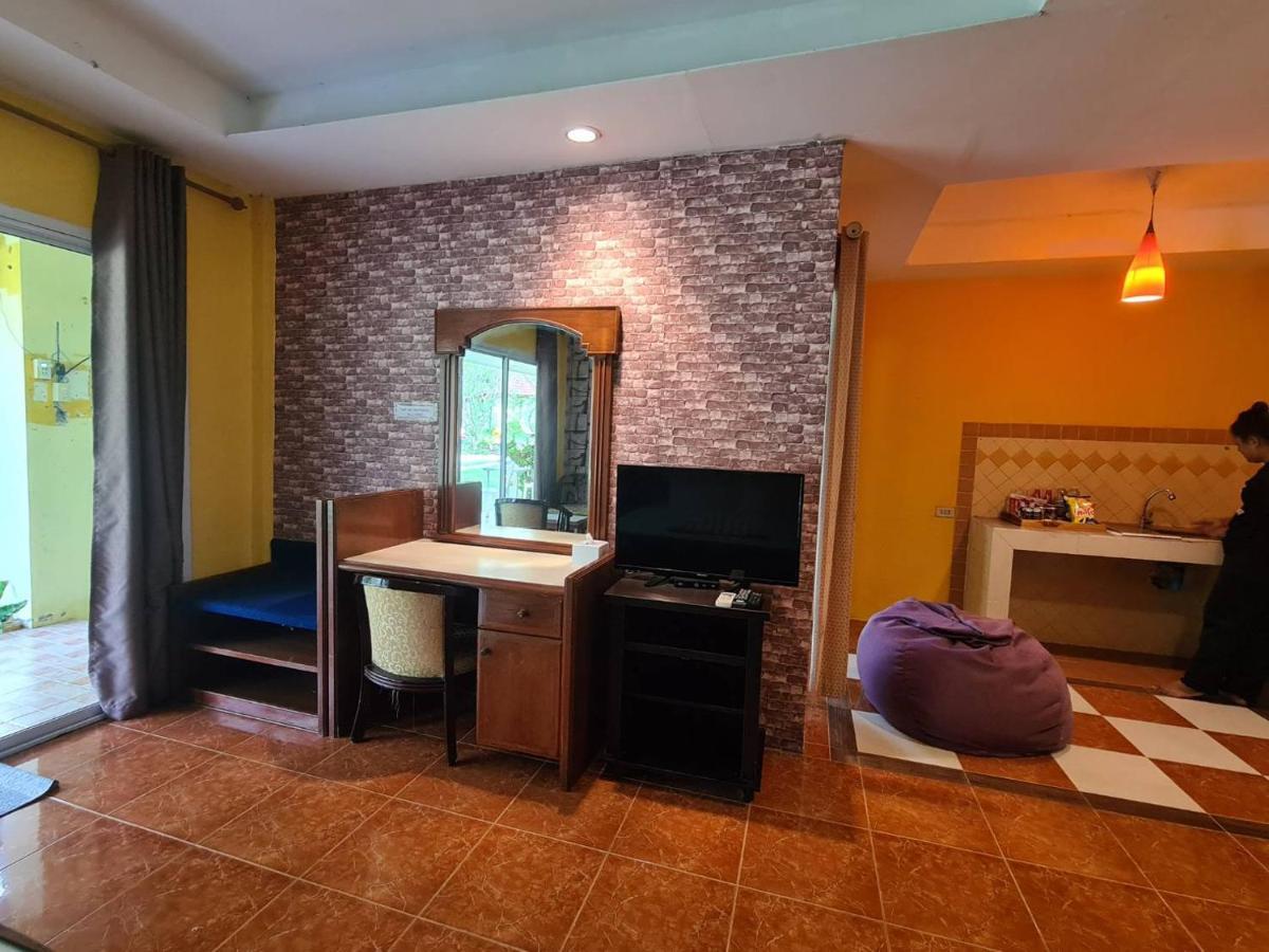 Phutawan Resort Chai Badan Exterior photo