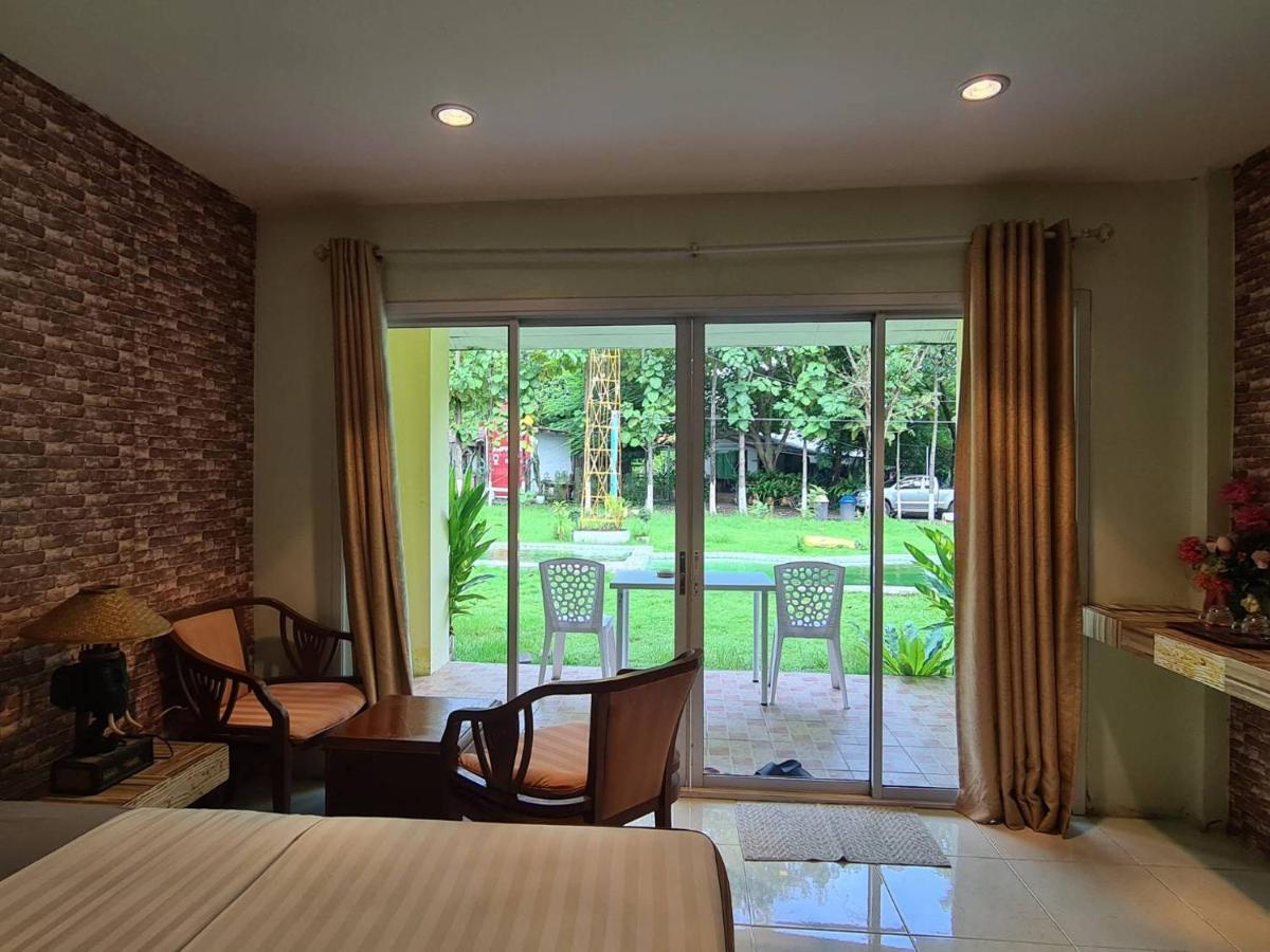 Phutawan Resort Chai Badan Exterior photo