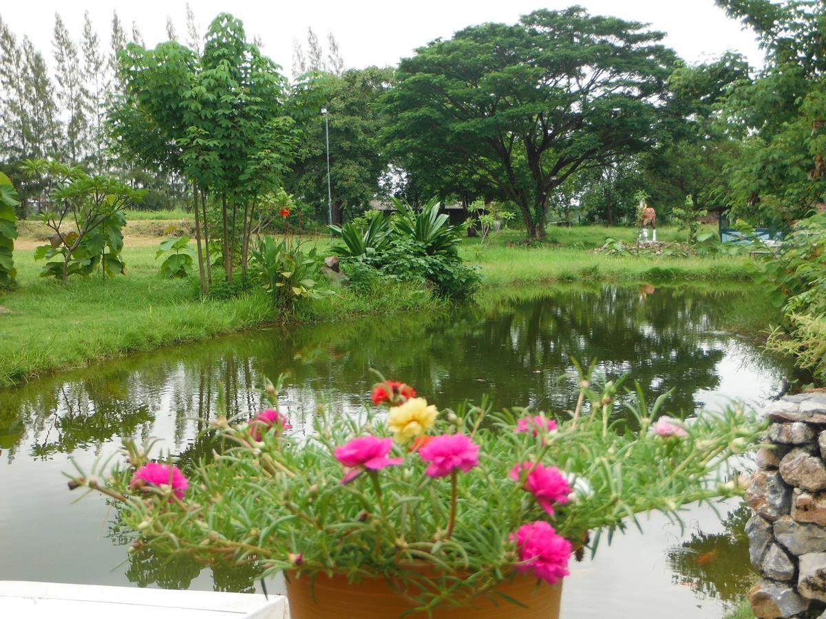 Phutawan Resort Chai Badan Exterior photo