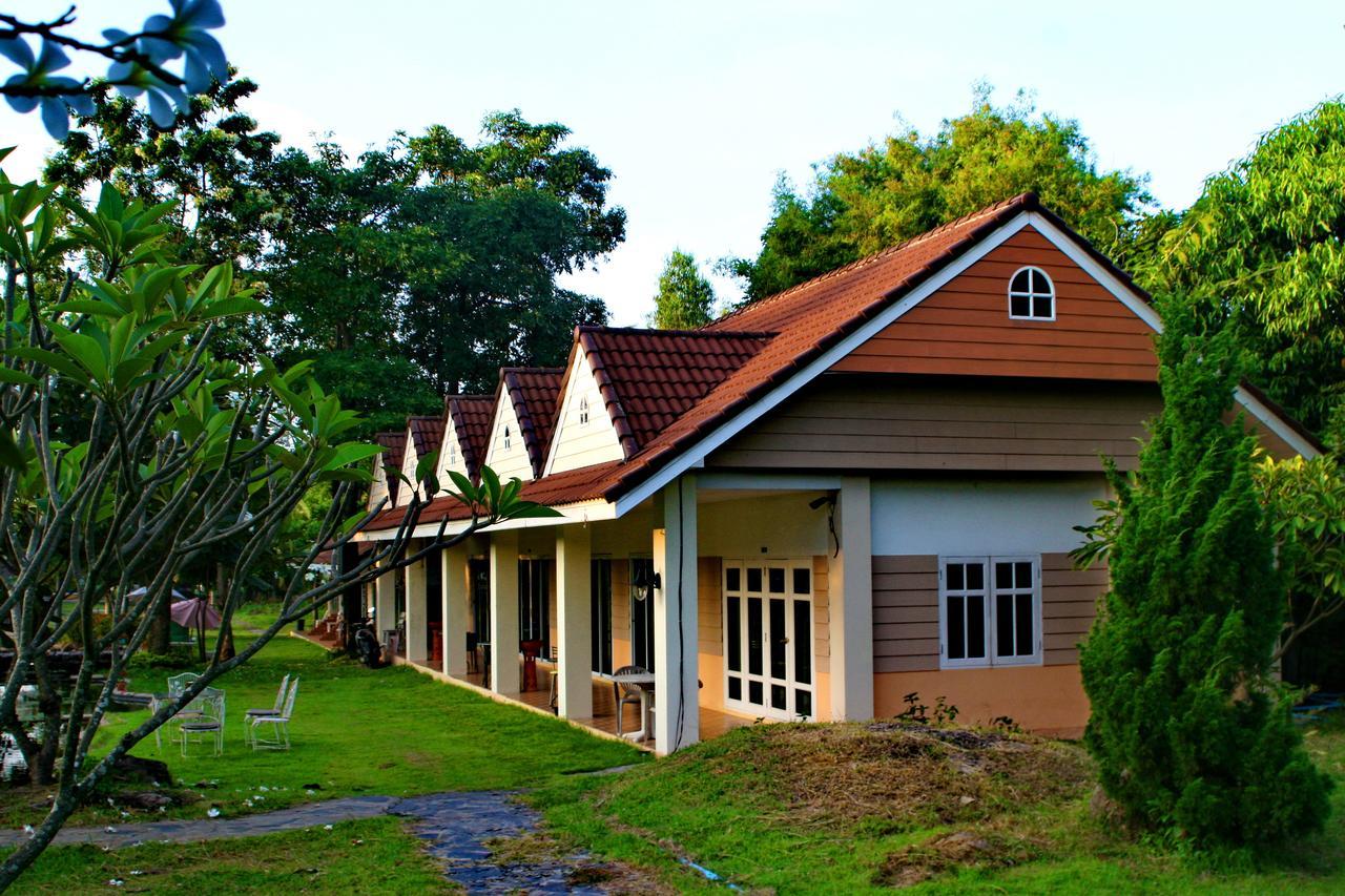 Phutawan Resort Chai Badan Exterior photo