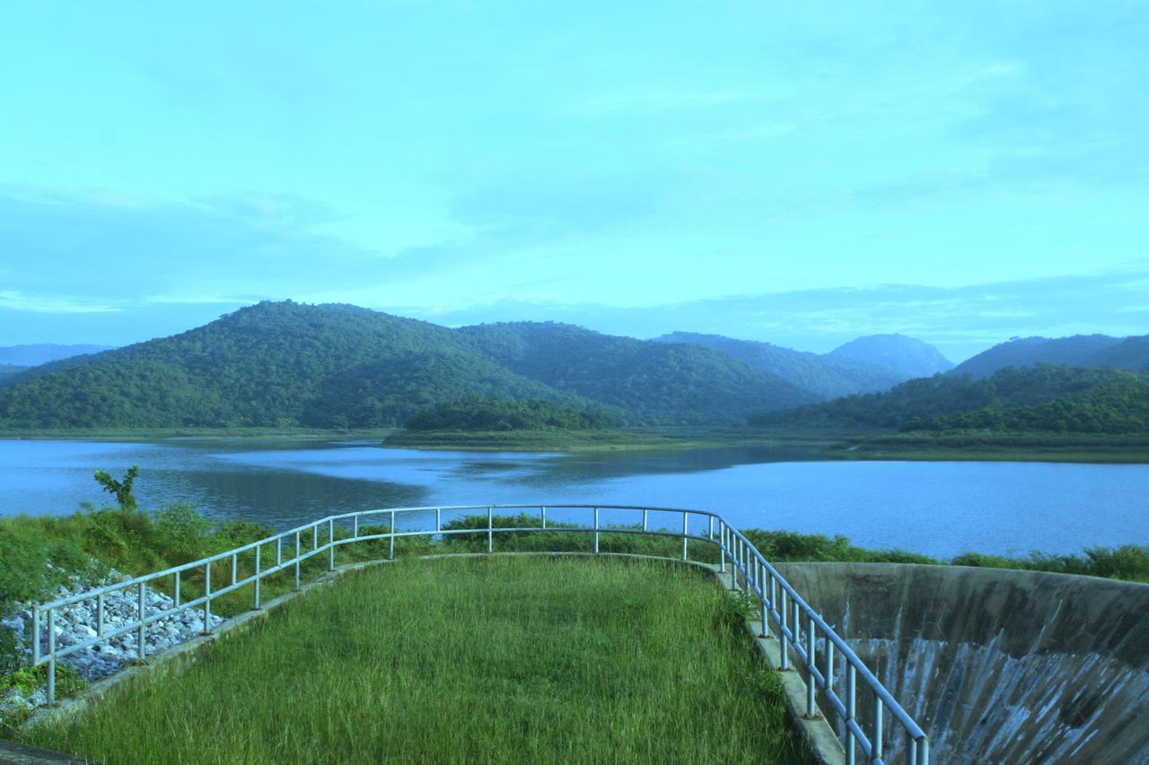 Phutawan Resort Chai Badan Exterior photo