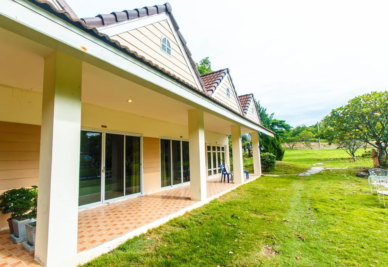 Phutawan Resort Chai Badan Exterior photo