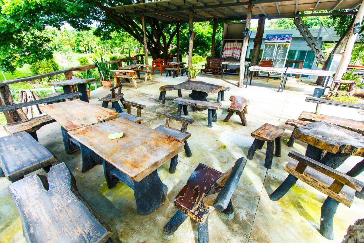 Phutawan Resort Chai Badan Exterior photo