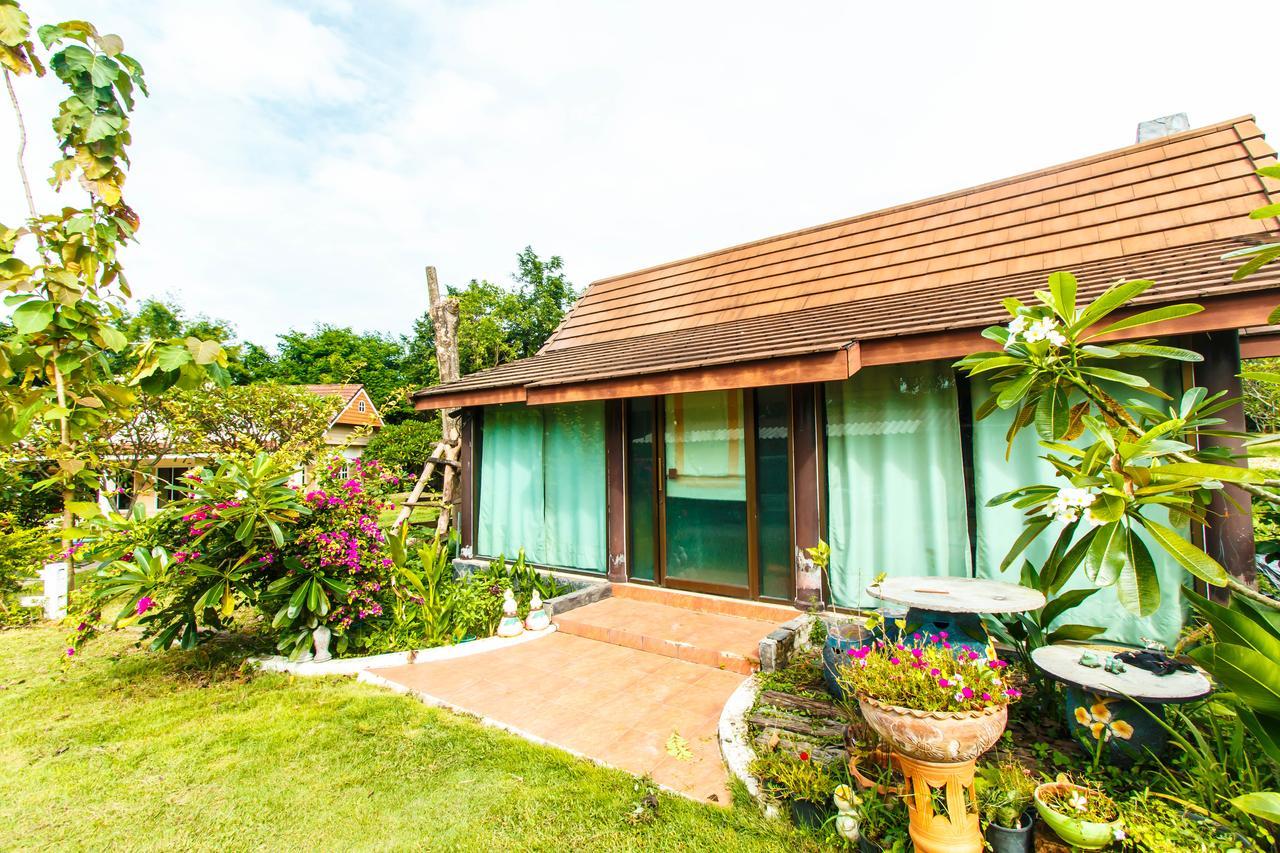 Phutawan Resort Chai Badan Exterior photo