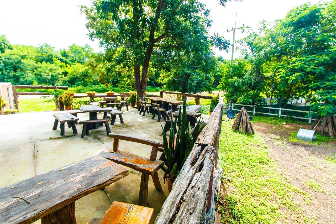 Phutawan Resort Chai Badan Exterior photo