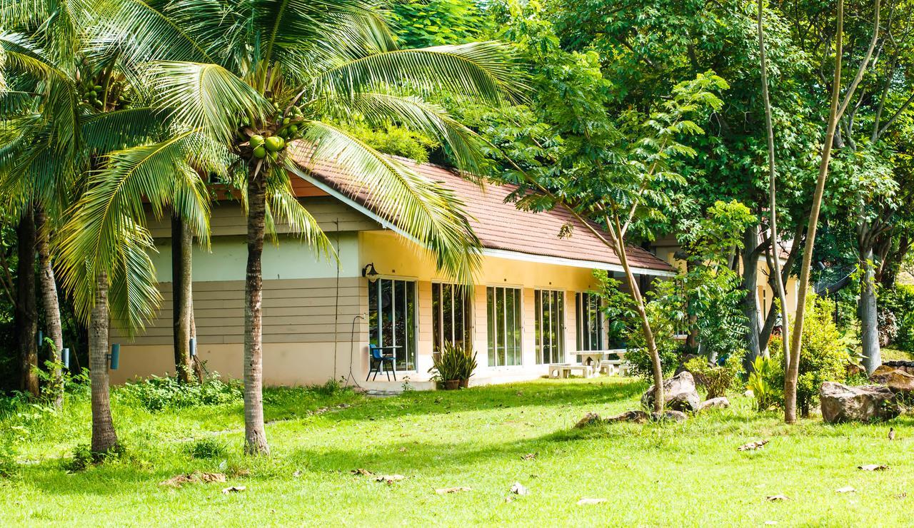 Phutawan Resort Chai Badan Exterior photo