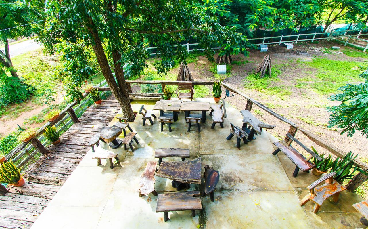 Phutawan Resort Chai Badan Exterior photo